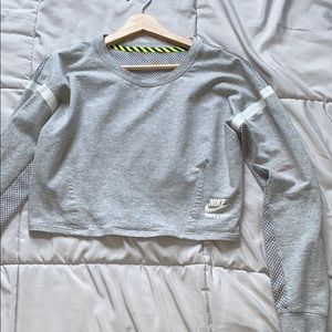 Cropped grey crew neck